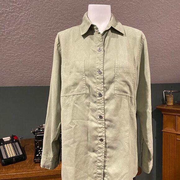 Chico’s Soft Moss Green Button Blouse 1 M - Picture 9 of 10